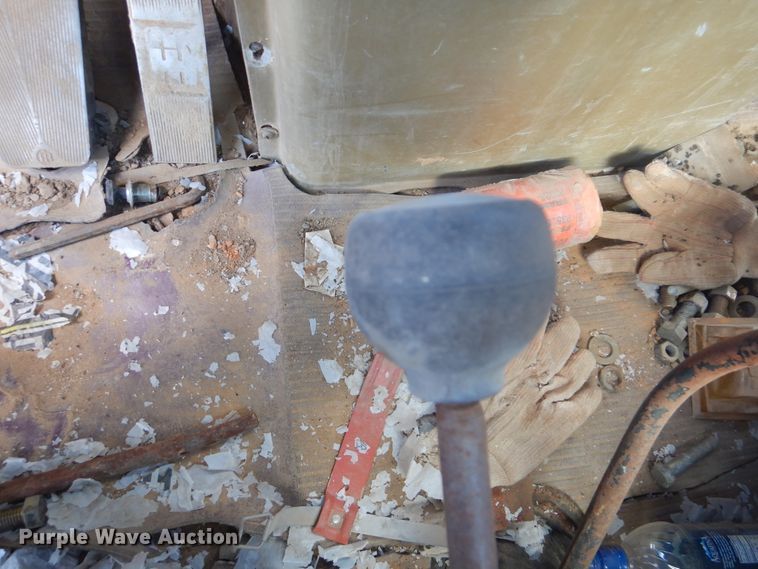 image for item DI0487 1976 International Paystar 5000  truck cab and chassis