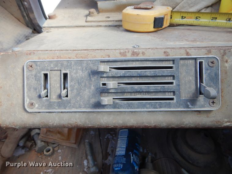 image for item DI0487 1976 International Paystar 5000  truck cab and chassis