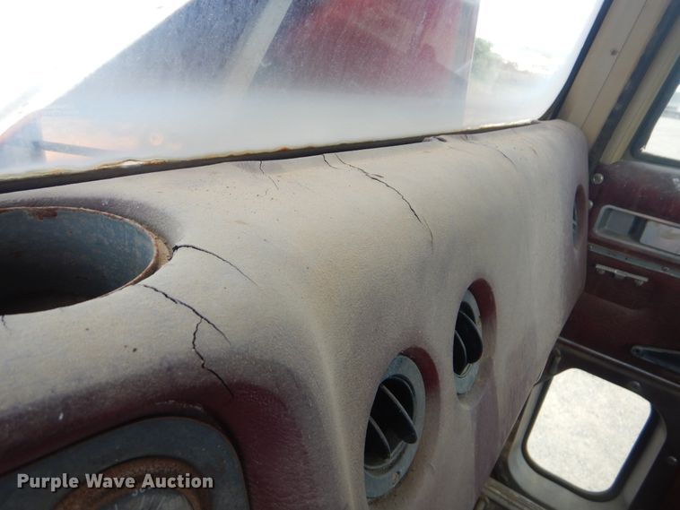 image for item DI0487 1976 International Paystar 5000  truck cab and chassis