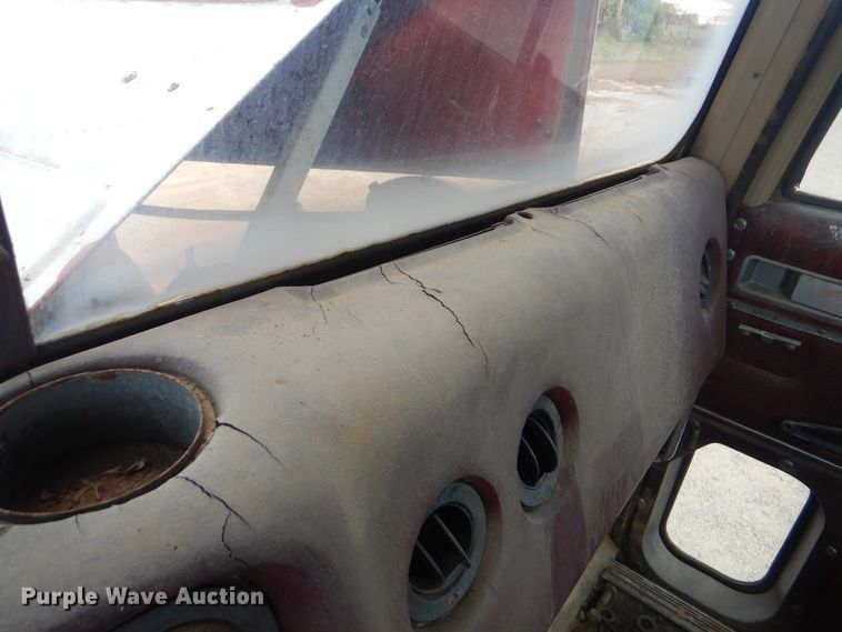 image for item DI0487 1976 International Paystar 5000  truck cab and chassis