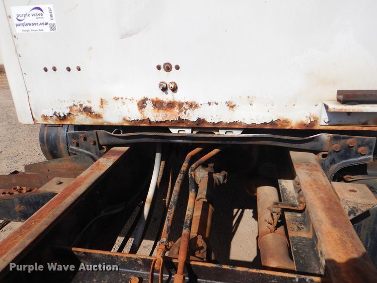 image for item DI0487 1976 International Paystar 5000  truck cab and chassis