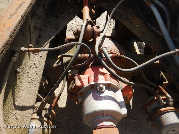 image for item DI0487 1976 International Paystar 5000  truck cab and chassis