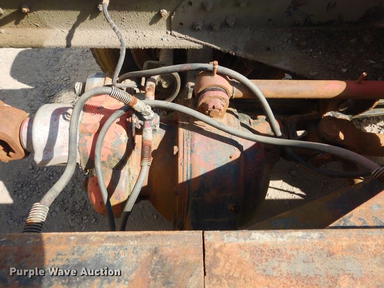 image for item DI0487 1976 International Paystar 5000  truck cab and chassis