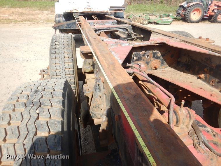 image for item DI0487 1976 International Paystar 5000  truck cab and chassis