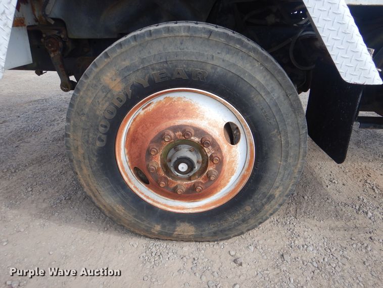 image for item DI0487 1976 International Paystar 5000  truck cab and chassis