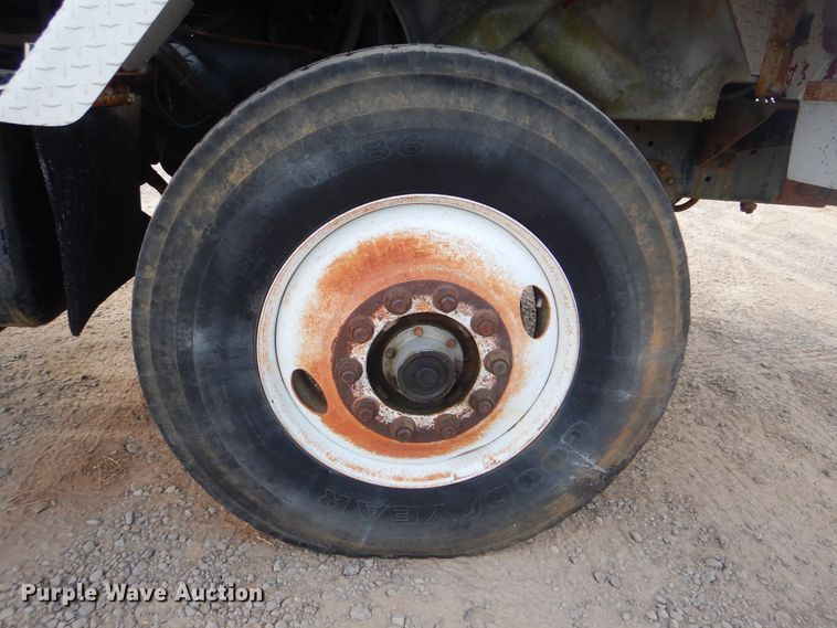 image for item DI0487 1976 International Paystar 5000  truck cab and chassis