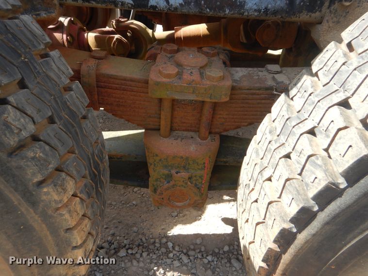 image for item DI0487 1976 International Paystar 5000  truck cab and chassis