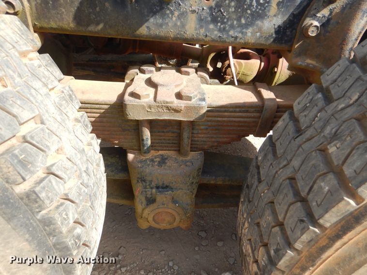 image for item DI0487 1976 International Paystar 5000  truck cab and chassis