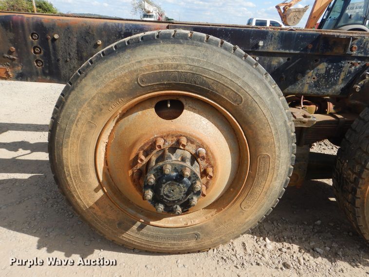 image for item DI0487 1976 International Paystar 5000  truck cab and chassis