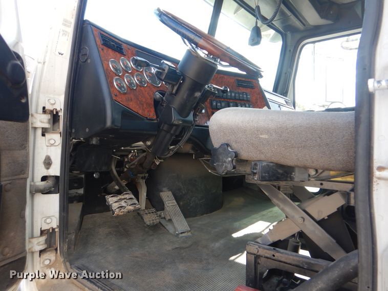 image for item DI0488 2009 Western Star 4900SA  truck cab and chassis