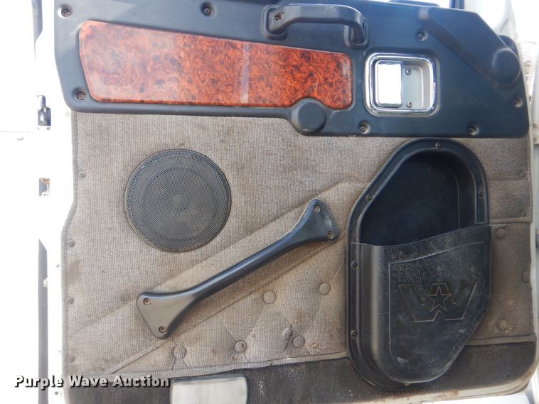 image for item DI0488 2009 Western Star 4900SA  truck cab and chassis