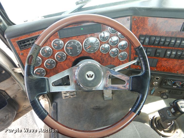 image for item DI0488 2009 Western Star 4900SA  truck cab and chassis