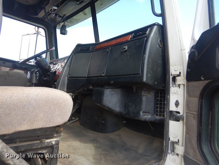 image for item DI0488 2009 Western Star 4900SA  truck cab and chassis