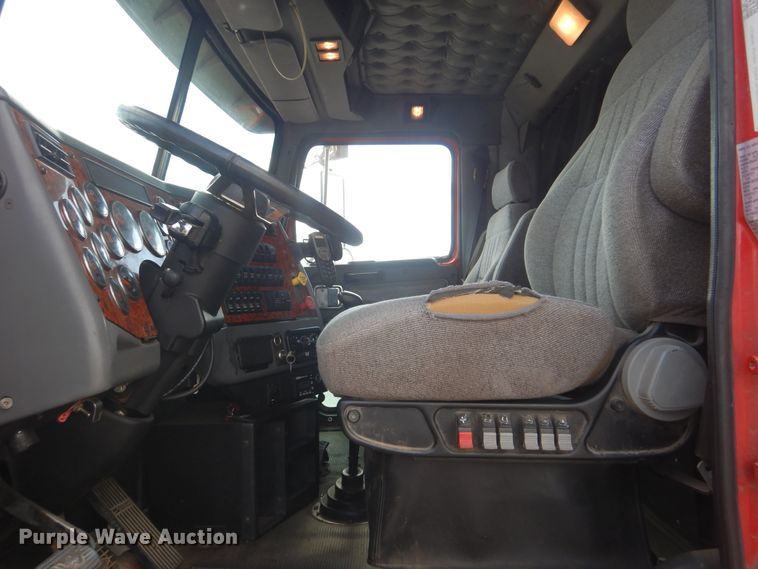 image for item DI0489 2007 Western Star 4900FA  truck cab and chassis