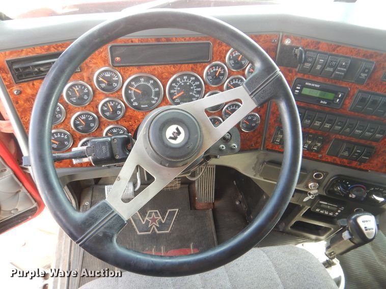 image for item DI0489 2007 Western Star 4900FA  truck cab and chassis