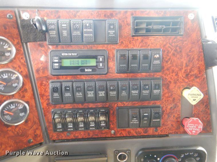 image for item DI0489 2007 Western Star 4900FA  truck cab and chassis