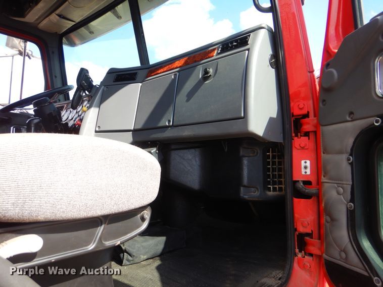 image for item DI0489 2007 Western Star 4900FA  truck cab and chassis