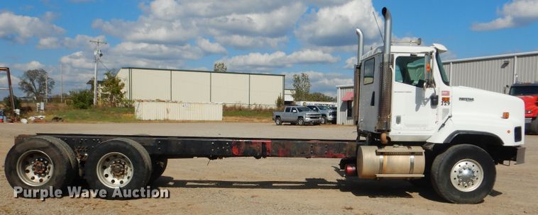 image for item DI0490 2007 International 5600i  truck cab and chassis