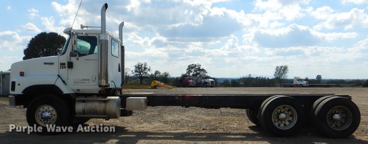 image for item DI0490 2007 International 5600i  truck cab and chassis