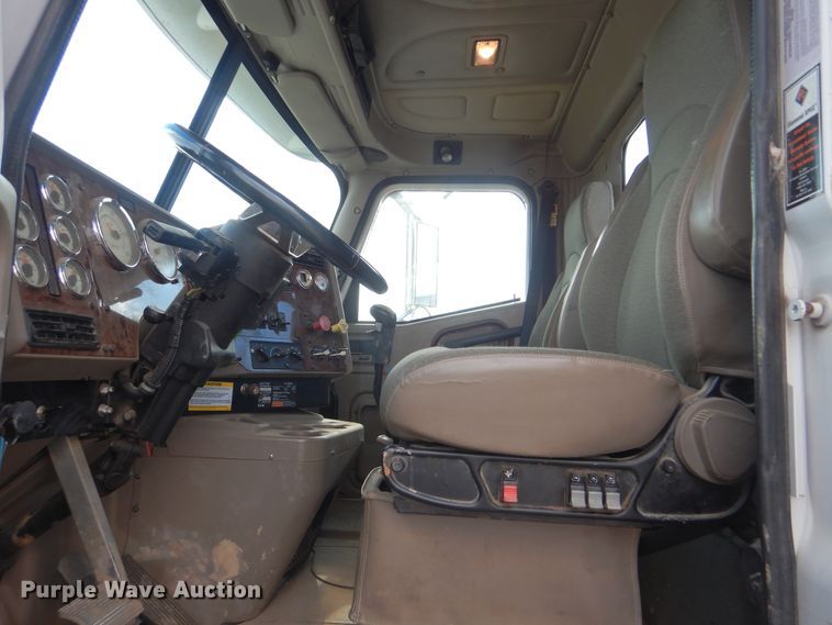 image for item DI0490 2007 International 5600i  truck cab and chassis