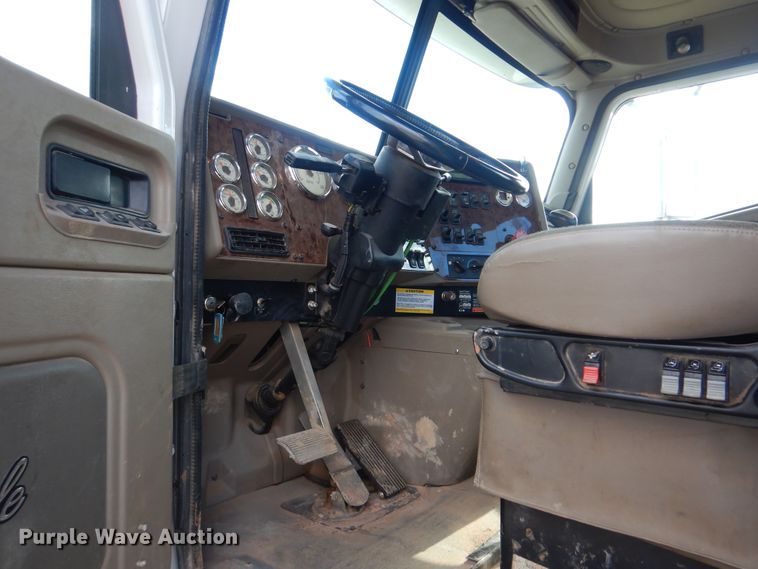 image for item DI0490 2007 International 5600i  truck cab and chassis