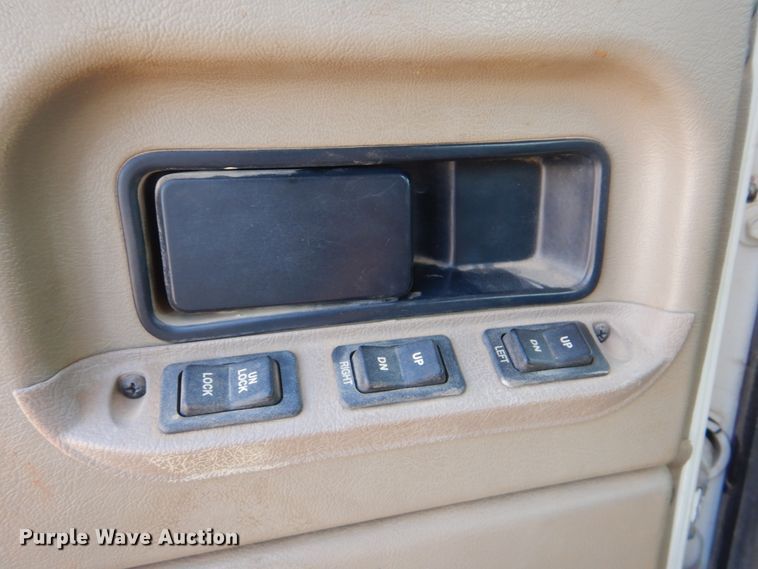 image for item DI0490 2007 International 5600i  truck cab and chassis