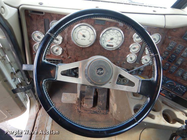 image for item DI0490 2007 International 5600i  truck cab and chassis