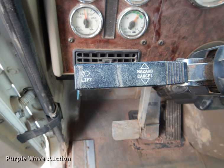 image for item DI0490 2007 International 5600i  truck cab and chassis