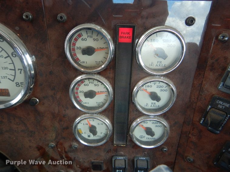 image for item DI0490 2007 International 5600i  truck cab and chassis