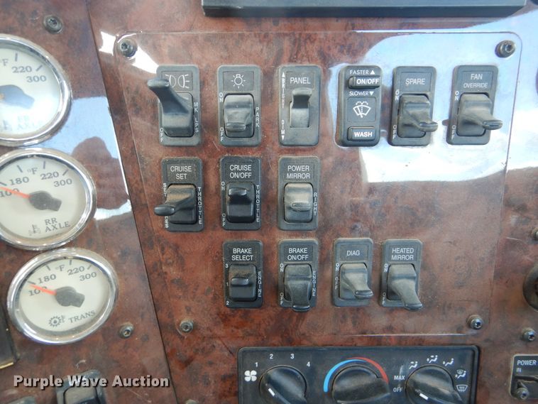 image for item DI0490 2007 International 5600i  truck cab and chassis