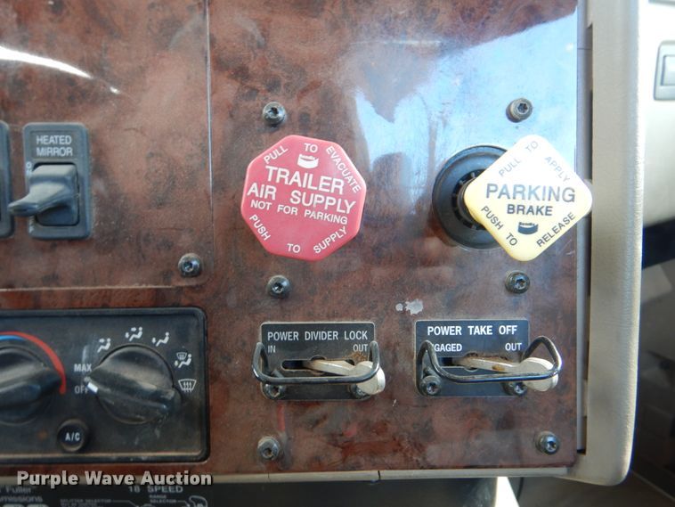 image for item DI0490 2007 International 5600i  truck cab and chassis