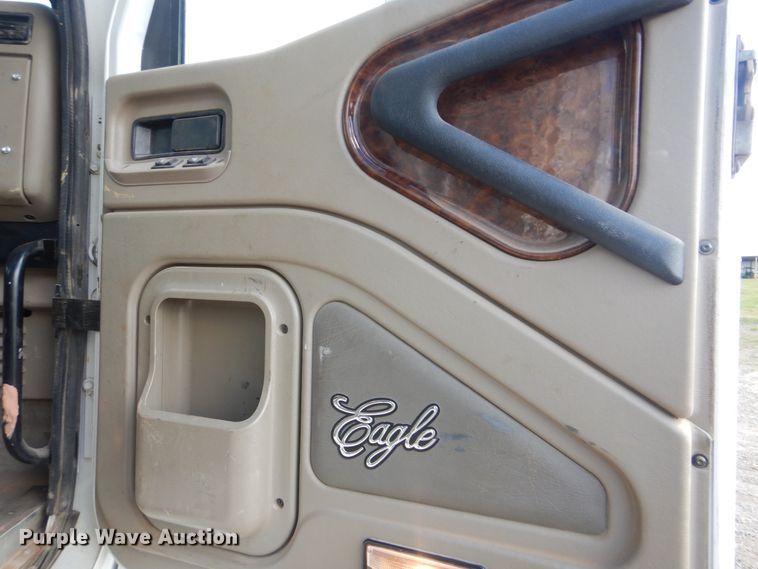 image for item DI0490 2007 International 5600i  truck cab and chassis