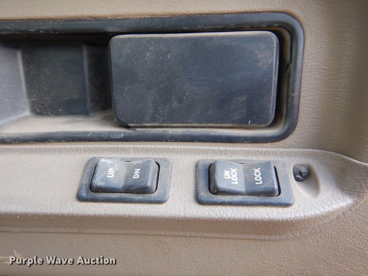 image for item DI0490 2007 International 5600i  truck cab and chassis