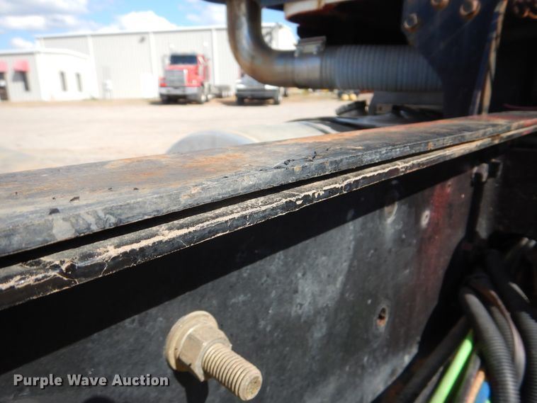 image for item DI0490 2007 International 5600i  truck cab and chassis