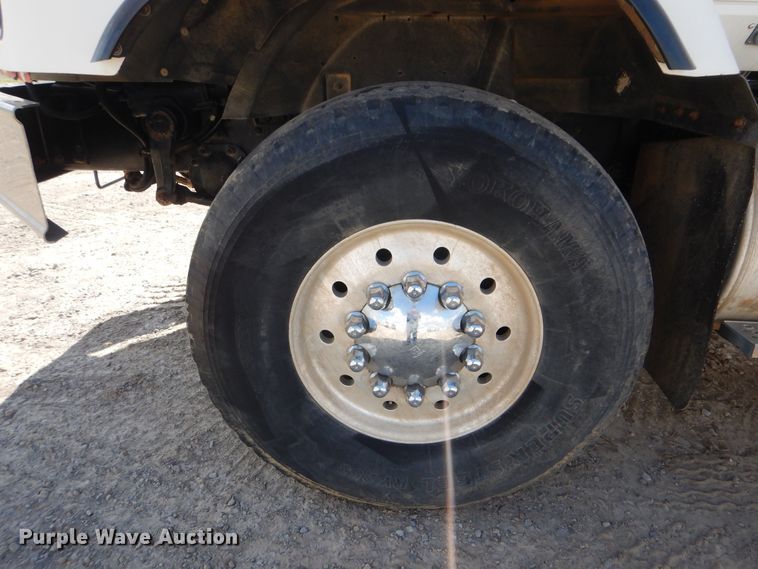 image for item DI0490 2007 International 5600i  truck cab and chassis