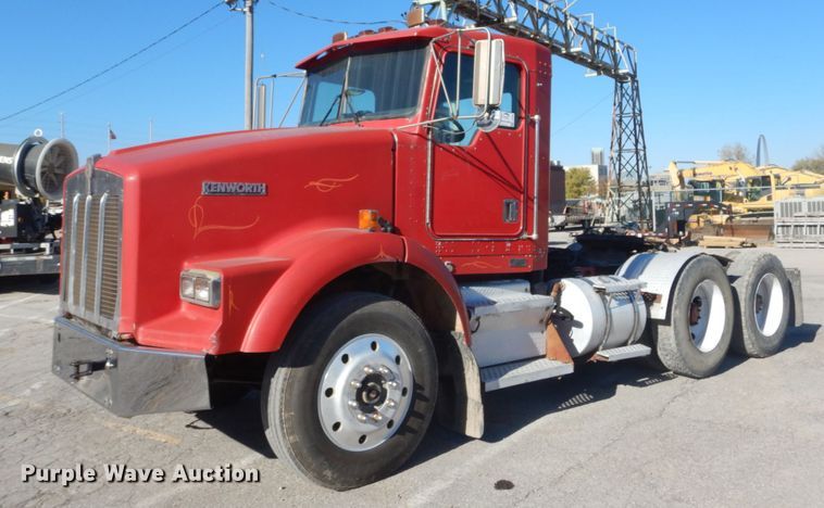 image for item DI1005 1999 Kenworth T800  semi truck