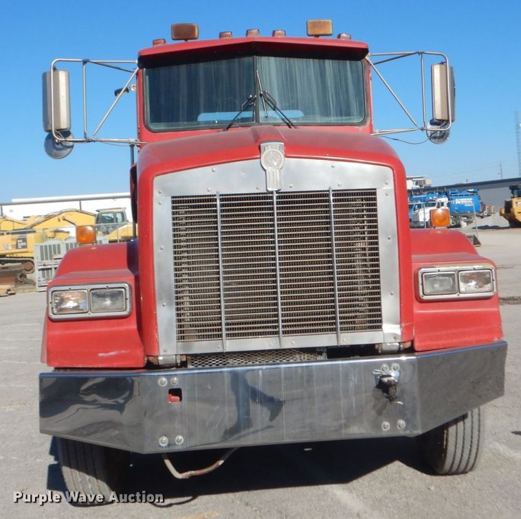 image for item DI1005 1999 Kenworth T800  semi truck