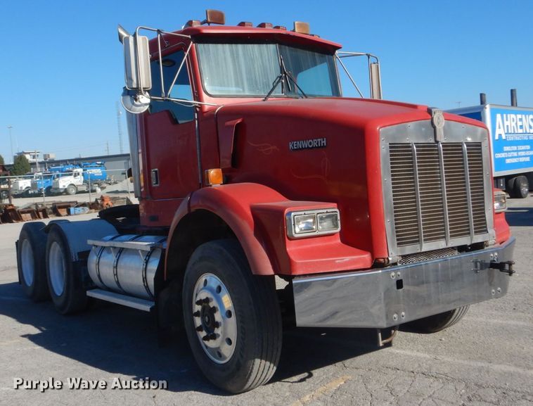 image for item DI1005 1999 Kenworth T800  semi truck