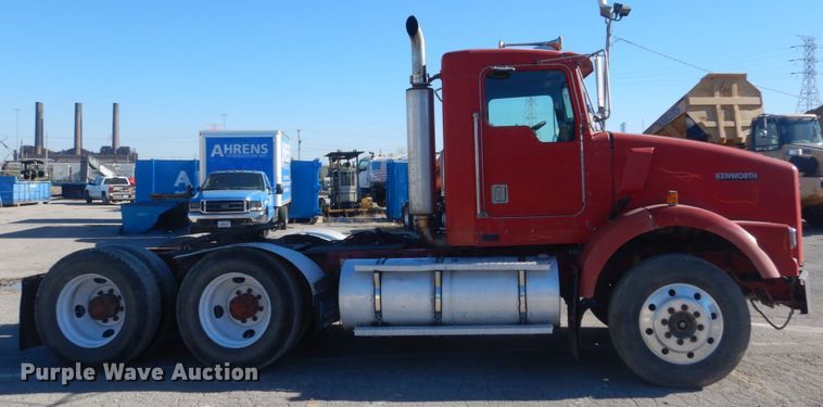 image for item DI1005 1999 Kenworth T800  semi truck