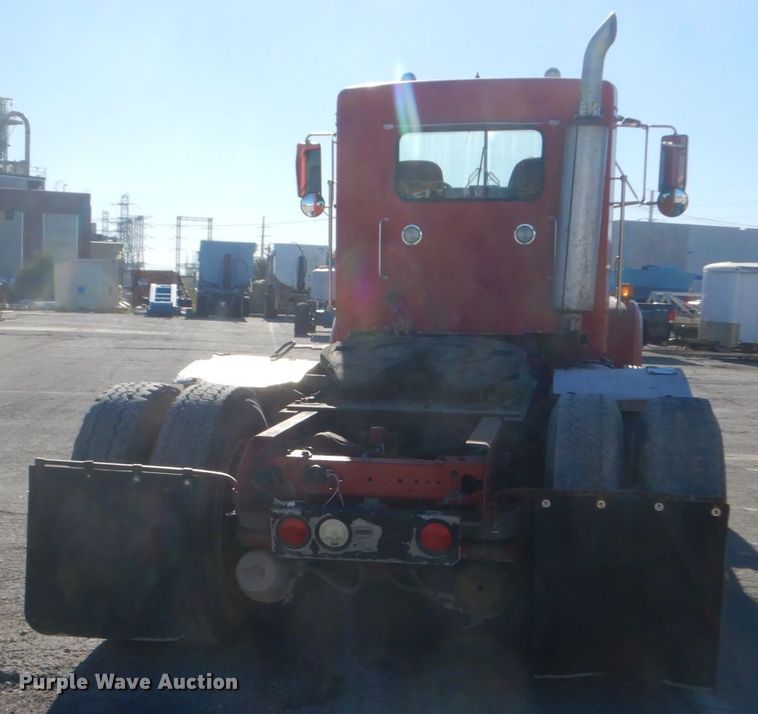 image for item DI1005 1999 Kenworth T800  semi truck