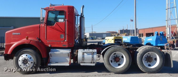 image for item DI1005 1999 Kenworth T800  semi truck
