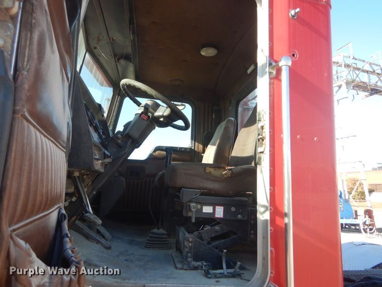 image for item DI1005 1999 Kenworth T800  semi truck