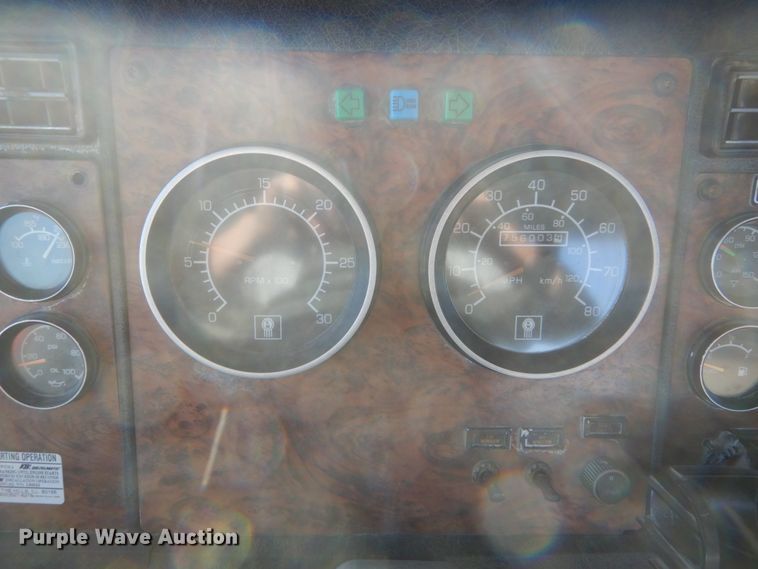 image for item DI1005 1999 Kenworth T800  semi truck