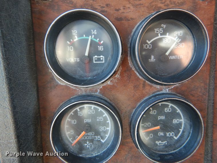 image for item DI1005 1999 Kenworth T800  semi truck