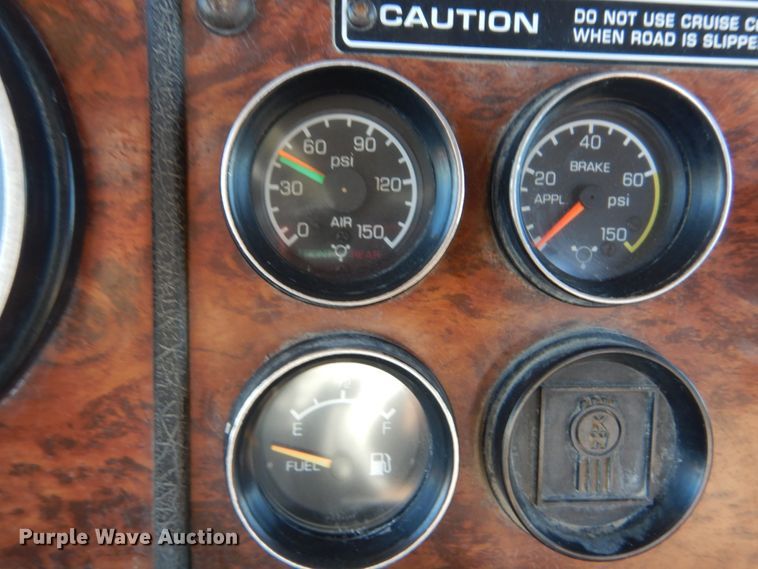 image for item DI1005 1999 Kenworth T800  semi truck