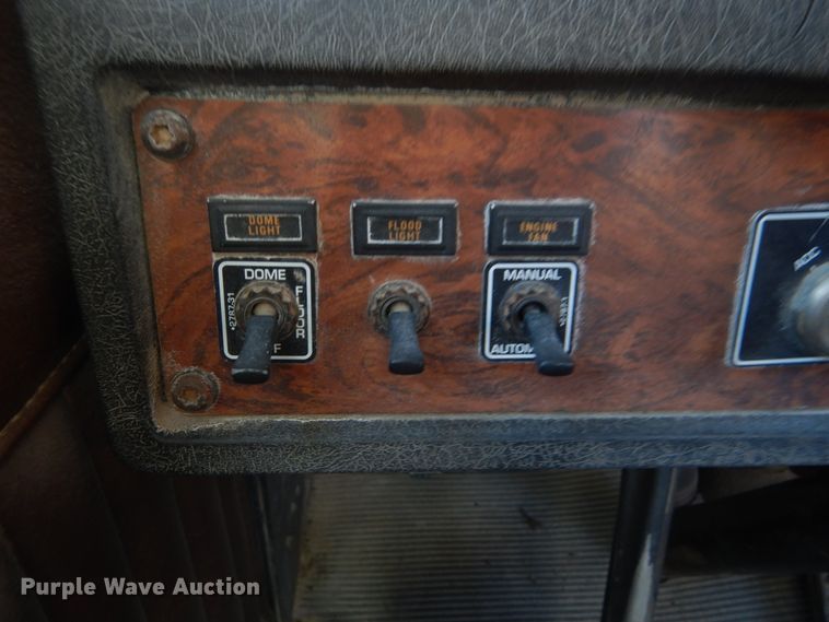 image for item DI1005 1999 Kenworth T800  semi truck