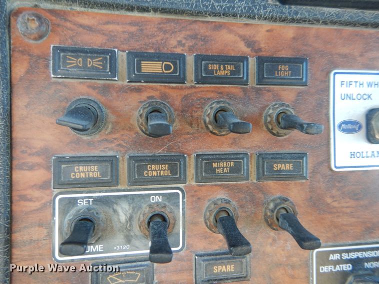 image for item DI1005 1999 Kenworth T800  semi truck