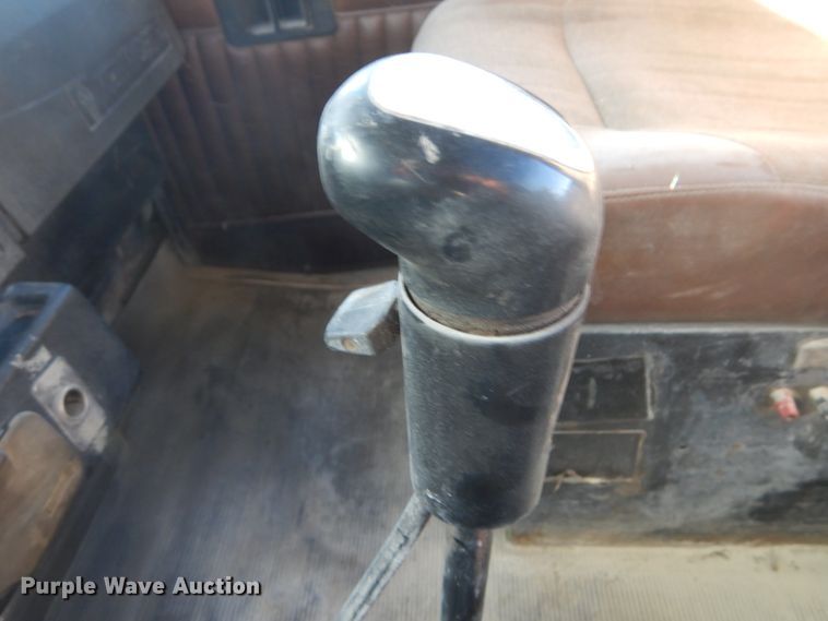 image for item DI1005 1999 Kenworth T800  semi truck