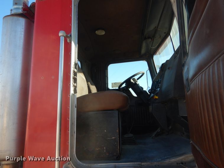 image for item DI1005 1999 Kenworth T800  semi truck