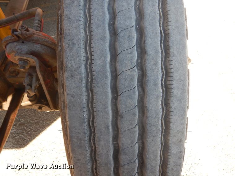 image for item DI1005 1999 Kenworth T800  semi truck